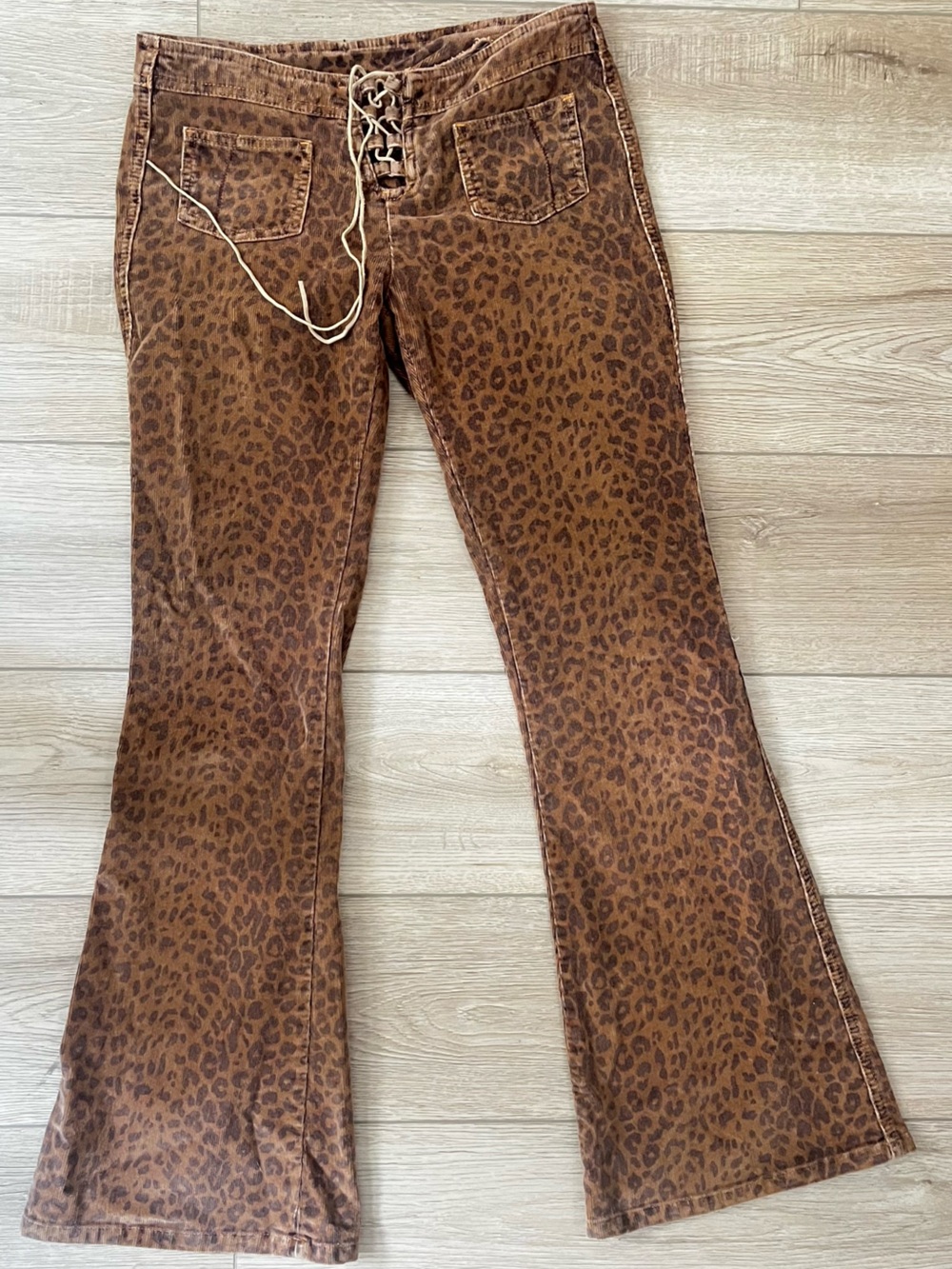 Women’s Brown Leopard-Print Skinny Jeans with Lace-Up Waist - Picture 3 of 6